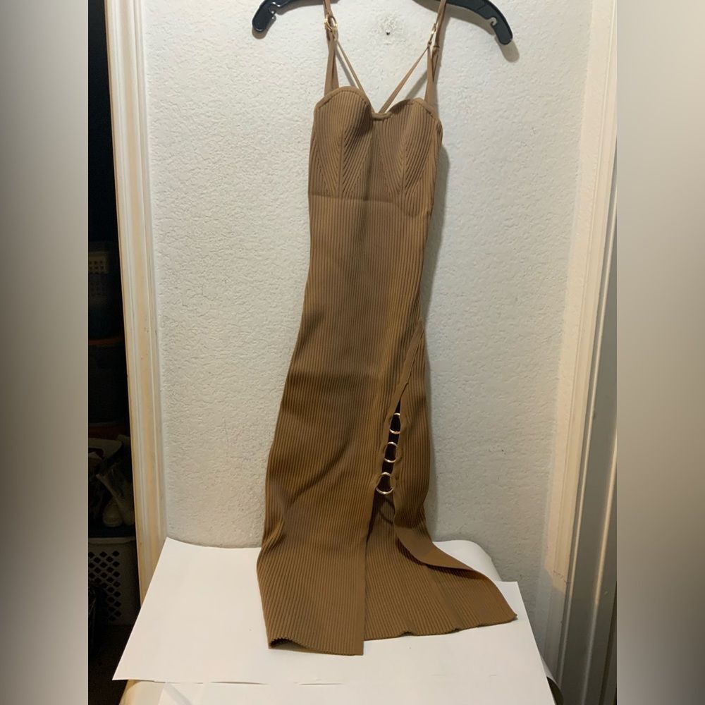 NWOT Nicholas Woman body con dress o ring accents Spaghetti Strap Midi Dress XS